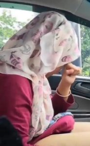 Bokep Indo | Jilbab Nyepong Di Mobil